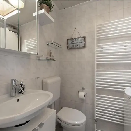 Cozy With Garden Holiday home *