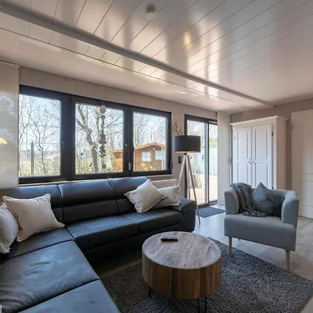 At Garnekuul Park With Garden *