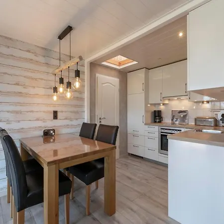 Holiday home At Garnekuul Park With Garden