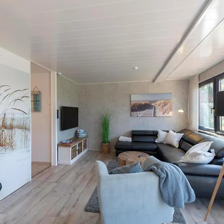 Holiday home At Garnekuul Park With Garden